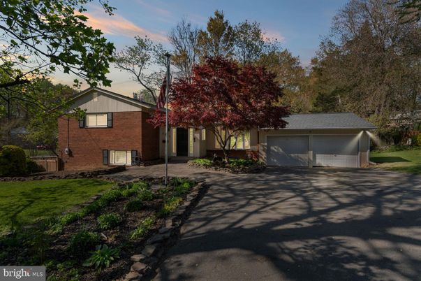 Attached, Detached Garage, Exterior, Facade, Brick Facade, Split Level