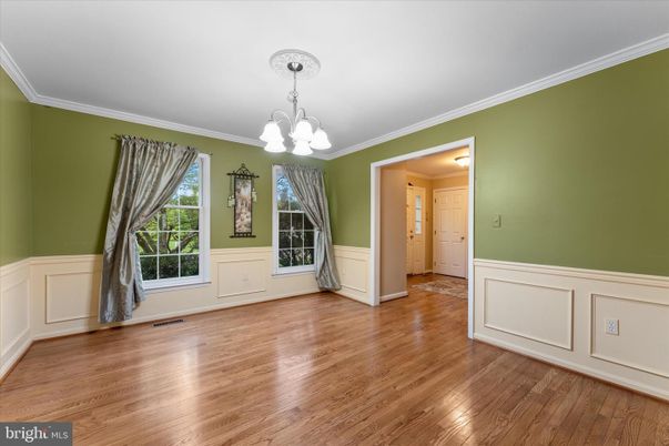 Empty room, Interior, Pendant Lights, Wood Texture Flooring