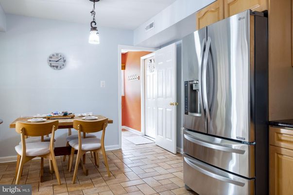 Dining room, Interior, Kitchen, Pendant Lights, Stainless Steel Appliances