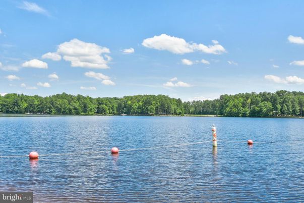 Exterior, Lake