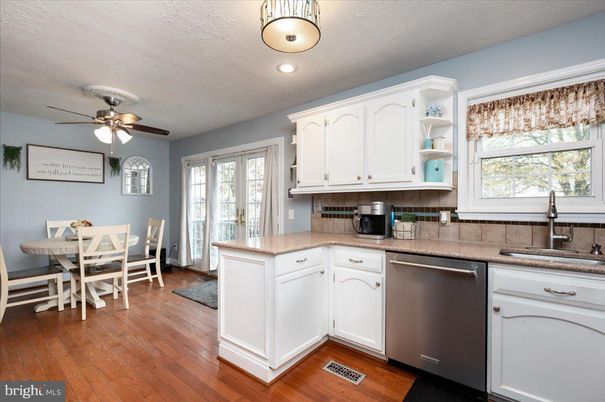 Dining room, Interior, Kitchen, Recessed Lighting, Wood Texture Flooring