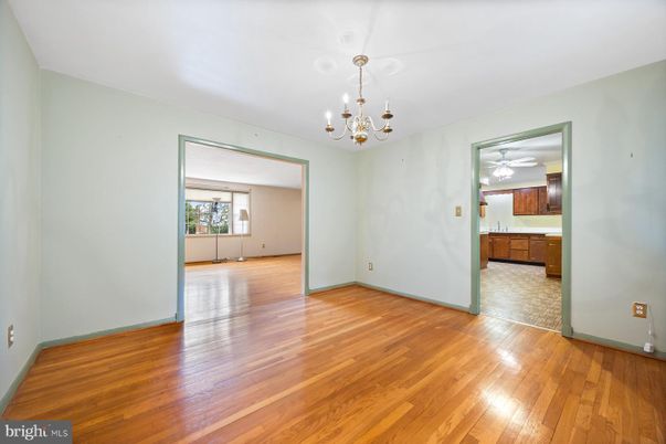 Chandelier, Empty room, Interior, Wood Texture Flooring