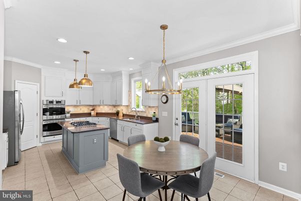 Dining room, Interior, Kitchen, Pendant Lights, Recessed Lighting, Stainless Steel Appliances
