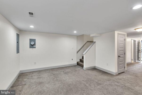 Empty room, Interior, Recessed Lighting