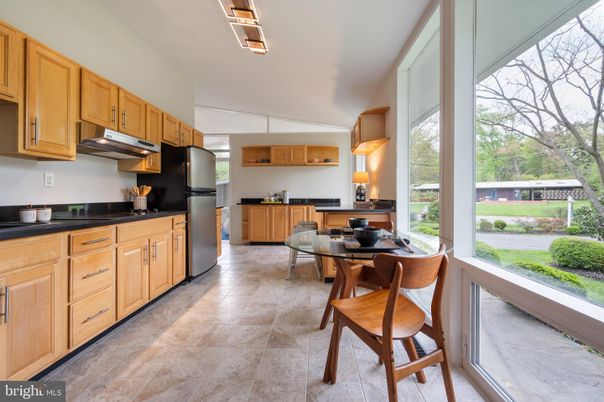 Dining room, Interior, Kitchen, Pendant Lights, Stainless Steel Appliances