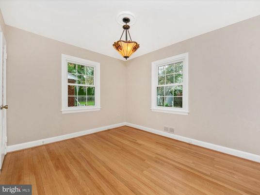 Empty room, Interior, Pendant Lights, Wood Texture Flooring