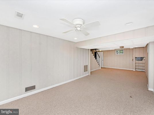 Empty room, Interior, Recessed Lighting, Wooden Walls