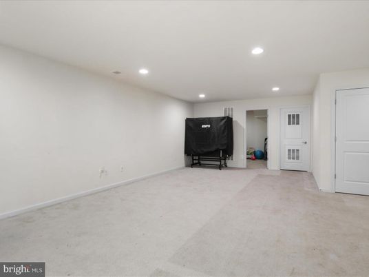Empty room, Interior, Recessed Lighting