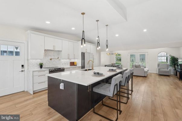 Interior, Kitchen, Living room, Pendant Lights, Recessed Lighting, Stainless Steel Appliances, Wood Texture Flooring
