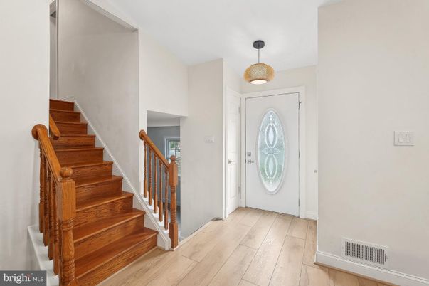 Interior, Pendant Lights, Wood Texture Flooring