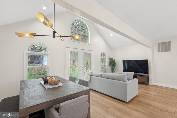Dining room, Interior, Living room, Pendant Lights, Recessed Lighting, Wood Texture Flooring