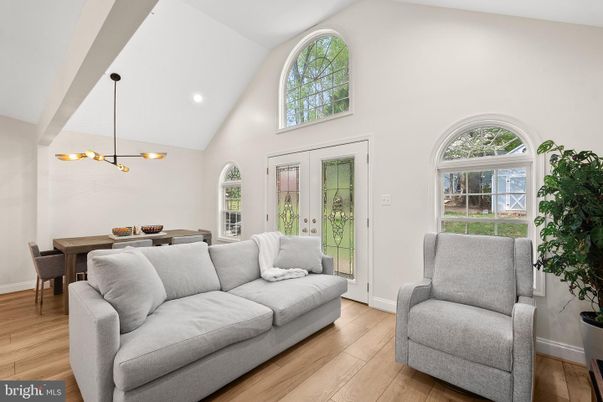 Dining room, Interior, Living room, Pendant Lights, Recessed Lighting, Wood Texture Flooring