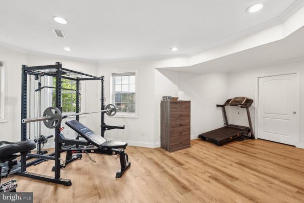 Fitness Equipment, Interior, Recessed Lighting, Wood Texture Flooring
