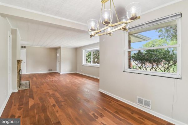 Empty room, Interior, Pendant Lights, Wood Texture Flooring