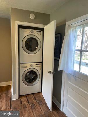 Interior, Utility Closets, Washer, Wood Texture Flooring