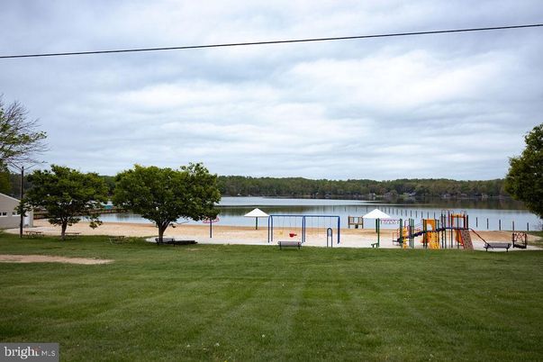 Exterior, Lake