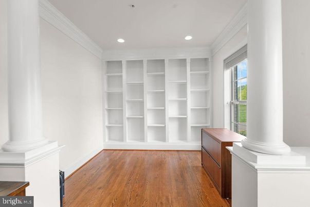 Interior, Recessed Lighting, Walk-in Closets, Wood Texture Flooring