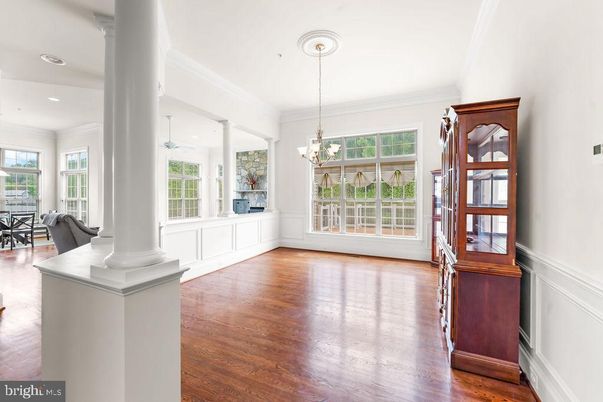 Chandelier, Dining room, Interior, Recessed Lighting, Wood Texture Flooring