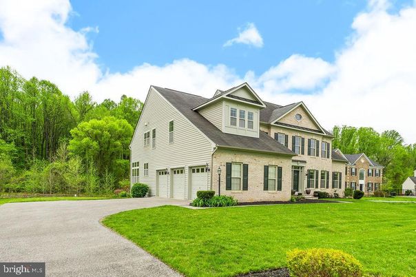 Attached, Exterior, Facade, Brick Facade, Farmhouse