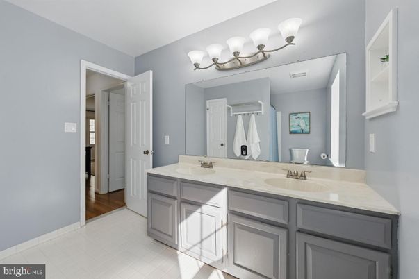 Bathroom, Dual Sink Vanities, Interior
