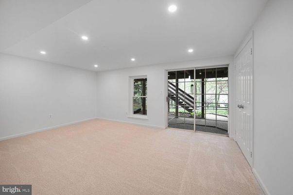 Empty room, Interior, Recessed Lighting