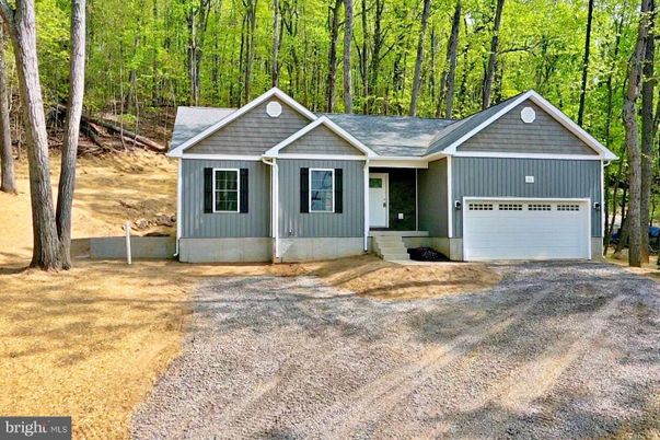 Attached, Exterior, Facade, Ranch