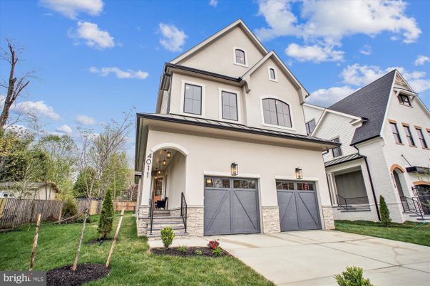 Attached, Exterior, Facade, Farmhouse