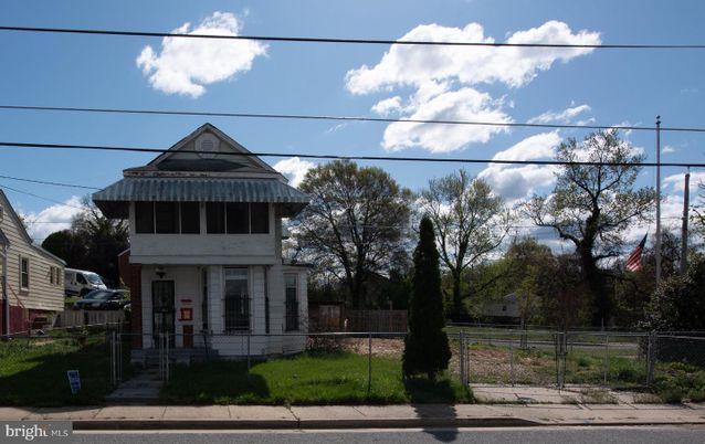 Exterior, Facade, None