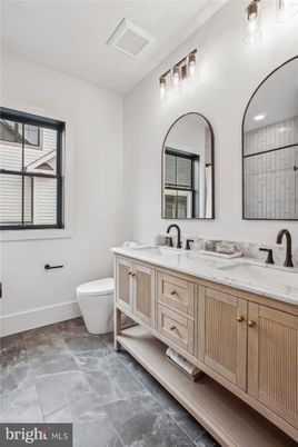 Bathroom, Dual Sink Vanities, Interior