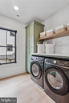 Interior, Recessed Lighting, Washer, Wood Texture Flooring