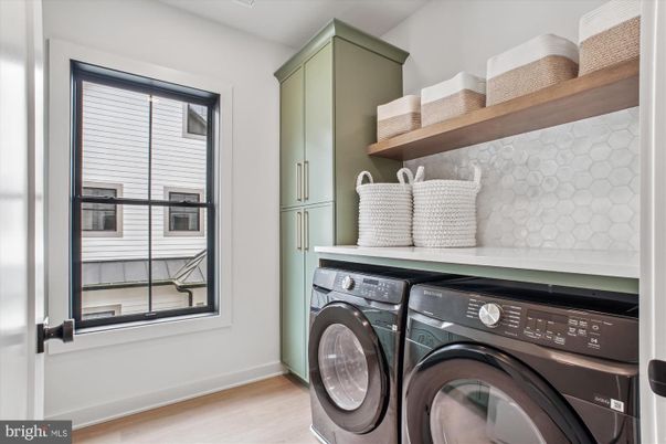 Interior, Washer, Wood Texture Flooring