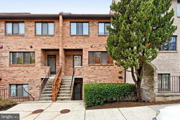 Exterior, Facade, Brick Facade, Rowhouse