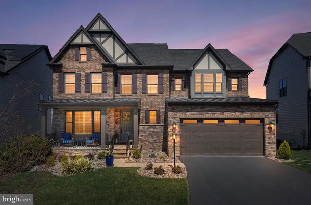 Attached, Exterior, Facade, Tudor Revival