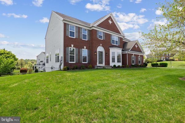 Backyard, Exterior, Facade, Brick Facade, Brick Traditional