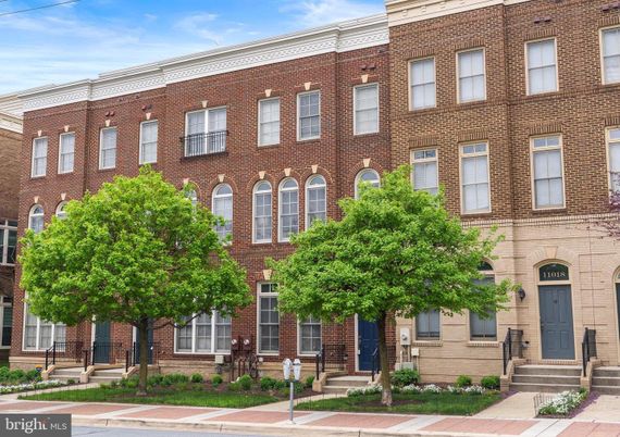 Exterior, Facade, Brick Facade, Rowhouse