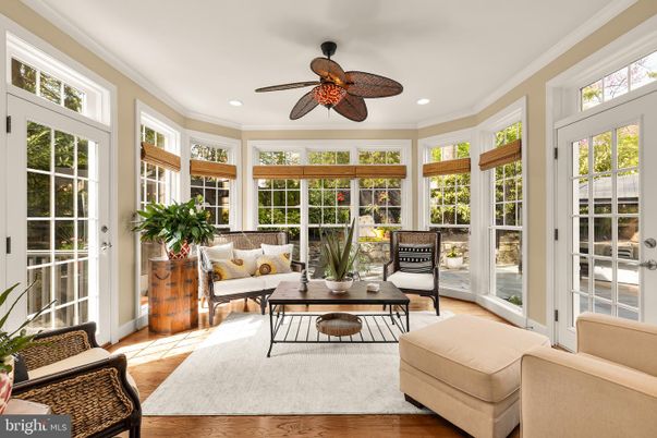 Interior, Living room, Recessed Lighting, Sun Room, Wood Texture Flooring