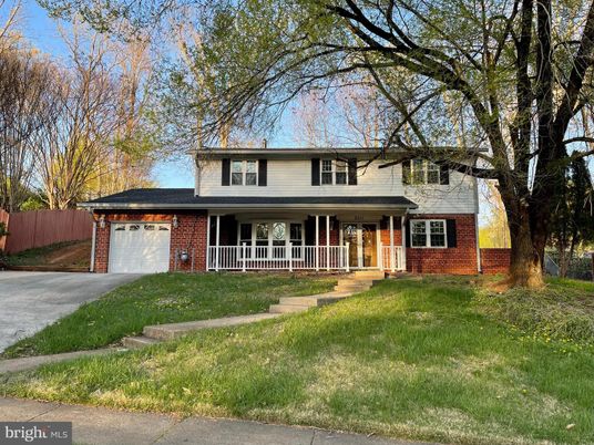 Attached, Exterior, Facade, Brick Facade, Split Level