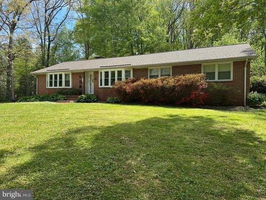 Exterior, Facade, Brick Facade, Ranch