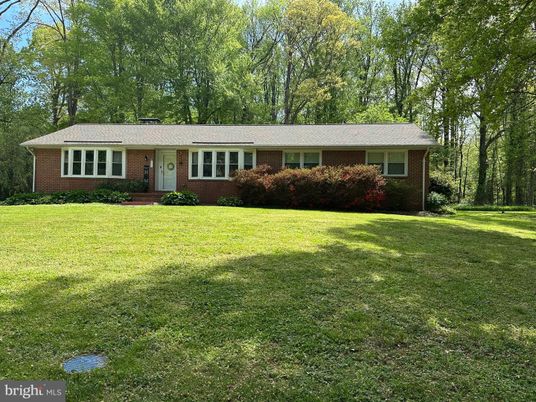 Exterior, Facade, Brick Facade, Ranch