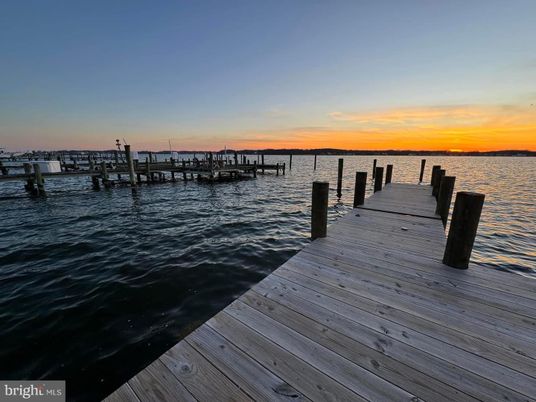Exterior, Lake