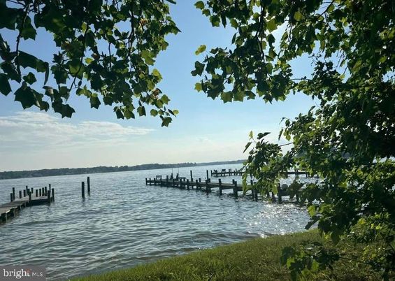 Exterior, Lake