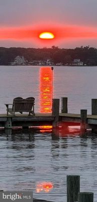Exterior, Lake