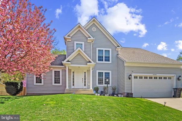 Attached, Exterior, Facade, Farmhouse