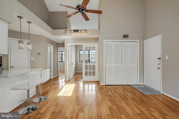 Interior, Pendant Lights, Wood Texture Flooring