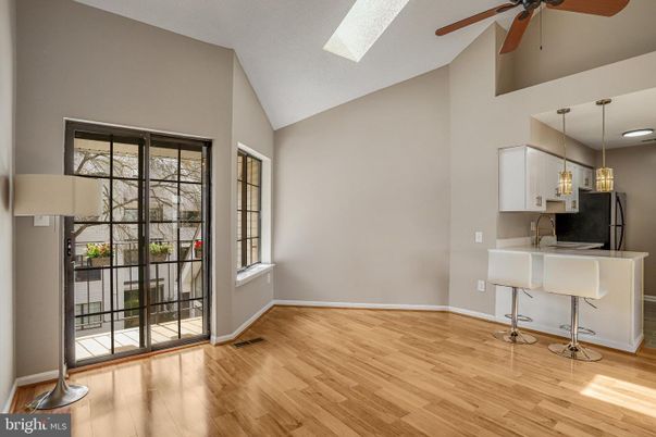 Interior, Pendant Lights, Wood Texture Flooring