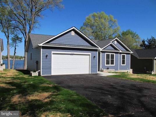 Attached, Exterior, Facade, Water, Ranch