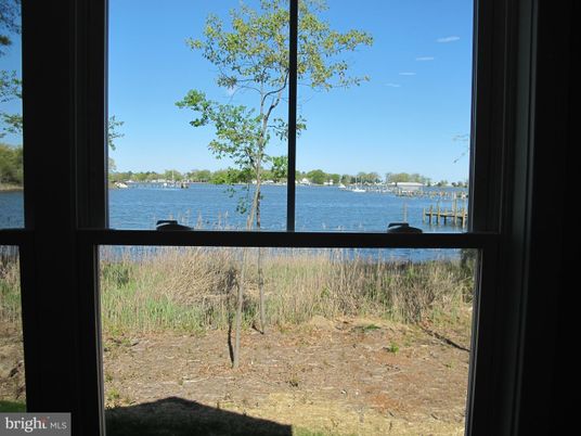 Exterior, Lake