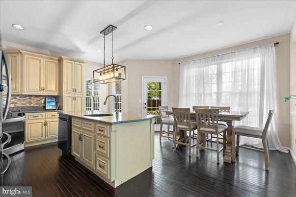 Dining room, Interior, Kitchen, Pendant Lights, Recessed Lighting, Wood Texture Flooring