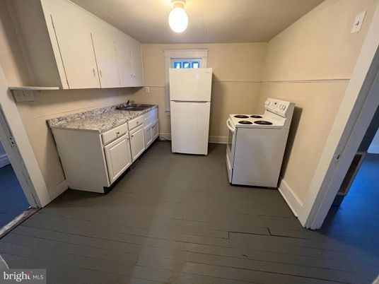 Interior, Kitchen, Washer, Wood Texture Flooring