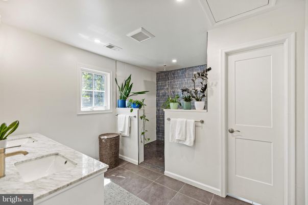Bathroom, Interior, Recessed Lighting